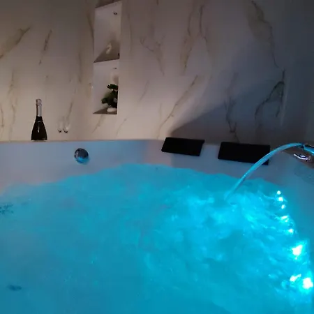 Cuore Di Aci بيت ضيافة آتْشّي كاستيلّو